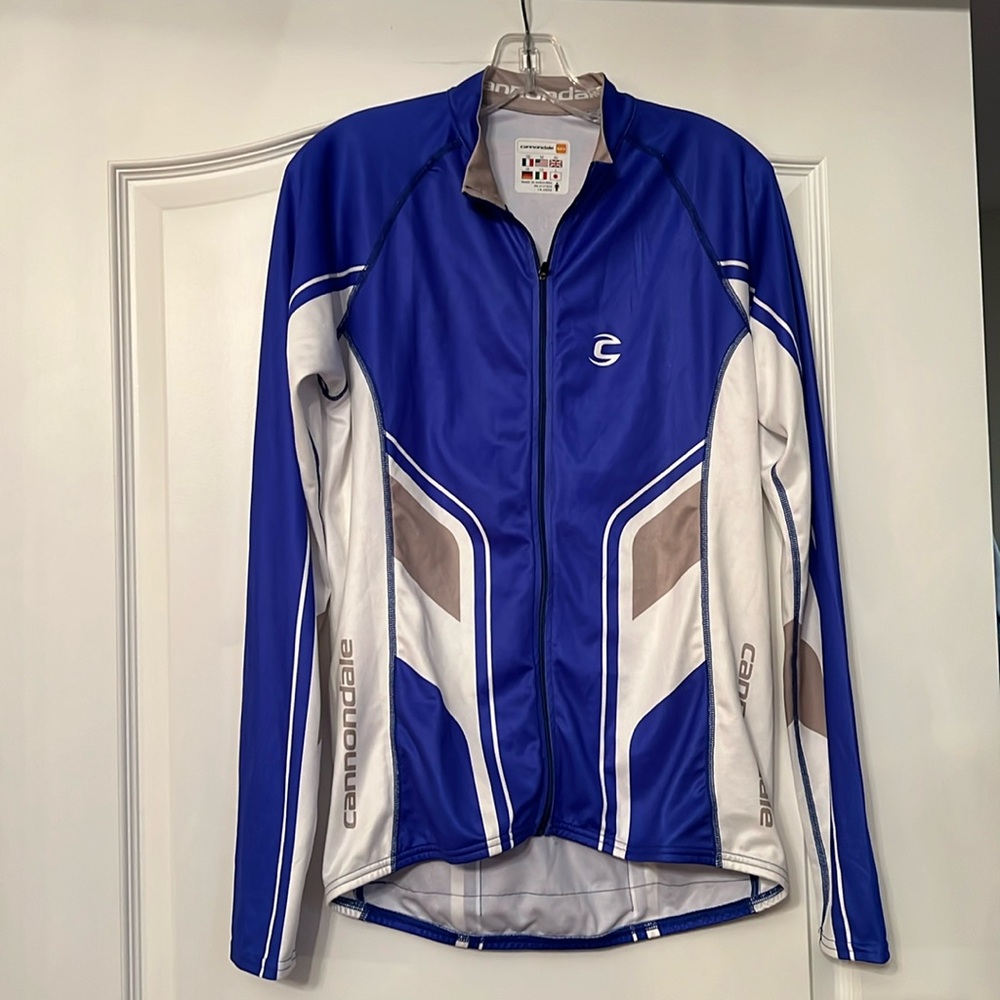 Cannondale man’s cycling light jersey.Size M.Never worn .Made in Honduras.